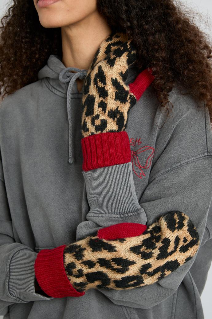 Gloves | Women Damson Madder Leopard Mittens In Fluffy Yarn